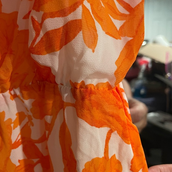 Sugarlips Romper. Size: Large. Orange and white flowers. NWT. Boutique. - Picture 6 of 9